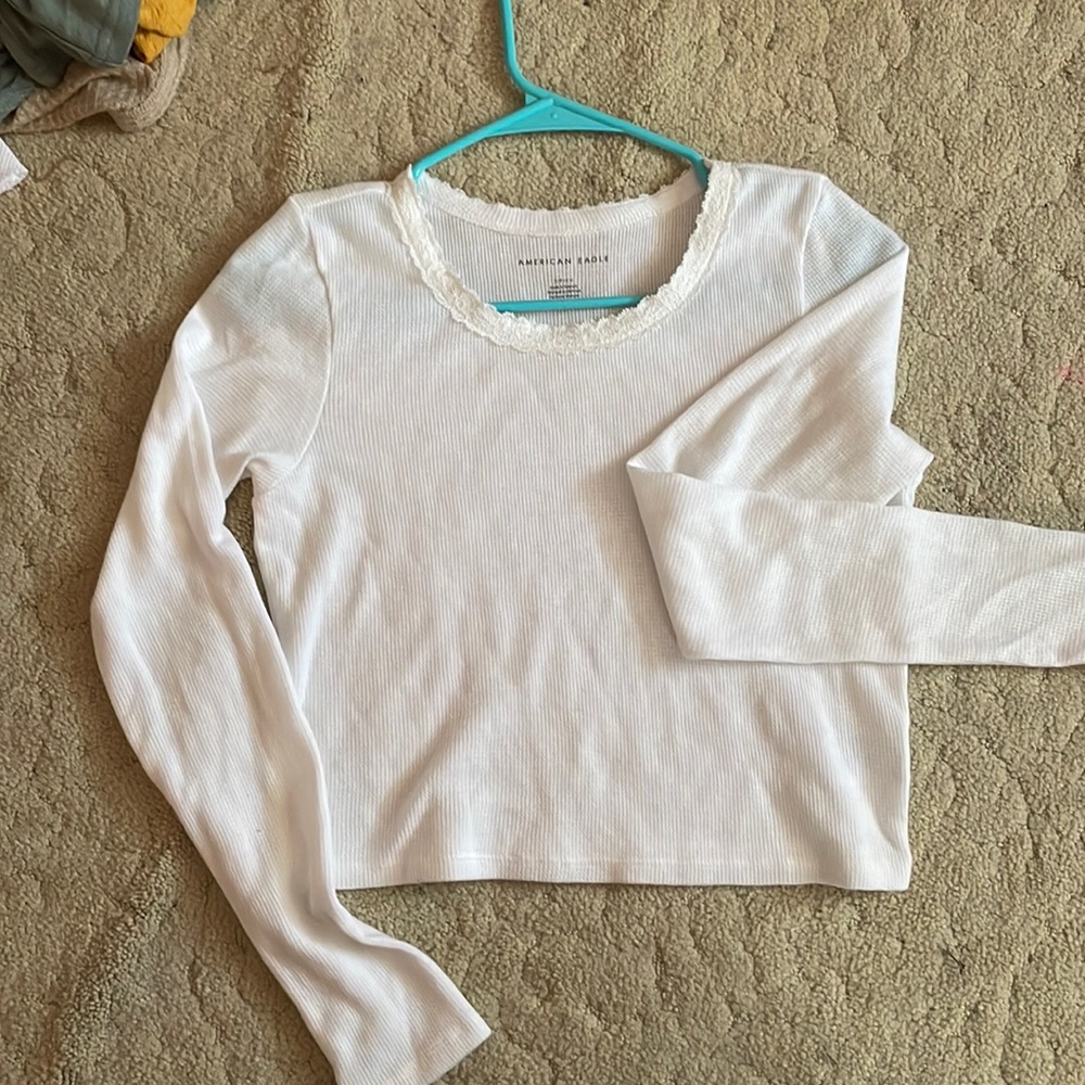 White long sleeve crop top